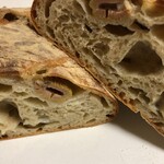 パン・デ・フィロゾフ - 【チャバタ・オリーブ】断面