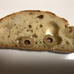 パン・デ・フィロゾフ - 【チャバタ・オリーブ】断面