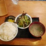 Fuufuu Tei - Cセット（ご飯、味噌汁、サラダ、沢庵）