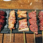 宮崎地鶏 日向家 宇都宮店 - 串焼おまかせ５種！比較的大粒な串！歯応えがそれぞれ違って面白く美味しいです！