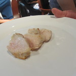 リストランテ カノビアーノ - 胸肉を、カットしてこのピンク色状態。プロの技です。