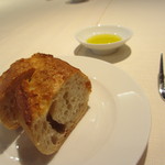 リストランテ カノビアーノ - パンとオリーブオイル