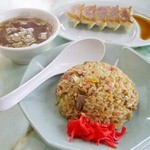 Dosanko Ramen Umata Te - 半チャーハンと餃子