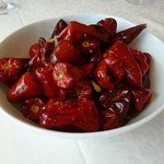 トゥーランドット - 取り出した唐辛子の山