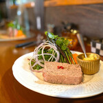 仙人掌 - 前菜 
      【 パテ・ド・カンパーニュ 】
      安定の美味さ。カラシを載せ バゲットで戴く。