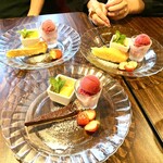 仙人掌 - デザート
      この店の凄いのは、洋梨・チョコ・チーズの3種類のタルトを 常に 容易してくれているところ。