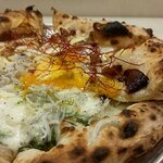 真鶴ピザ食堂 KENNY - 焼き豚と卵とたけのこ（アップ）（2021.3）