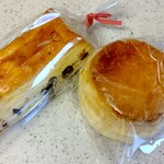 ペストリー＆ベーカリーブティック - 左 本日のスコーン ￥160
右 プレーンスコーン  ￥170