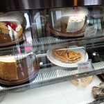 花の木珈琲店 - ガラスショーケースの中