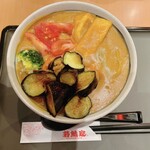 若鯱家 - 温野菜とトマトと揚げナスのカレーうどん