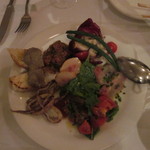 ラ・テンダ・ロッサ - 前菜盛り合わせ　10種類くらい乗ってます　2200円だったと思います