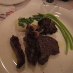 ラ・テンダ・ロッサ - ビゴール豚のグリル　これも１つのポーションを2人で分けてもらいました（しかもこれは少なめの方）