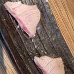 まぐろ食堂まりん - 突出しの鮪あぶり