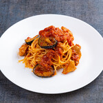 Tomato sauce pasta with eggplant and chicken