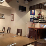 栄次 - お洒落な店内。カウンター席にはお客様がいたので、あまり写ってないです。