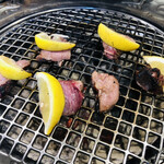 近江焼肉レストランすだく - 肉切りバサミでカットするよ♪