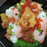 魚丼 - 海賊丼(1,080円)