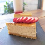 カフェ ミッケ - いちごのチーズケーキ