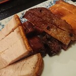福全徳 香港名菜 - ◎豚バラの焼物、○チャーシュー、○窯焼き鶏肉