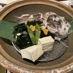 いかの墨 - 桜鯛と新わかめの海鮮磯蒸し