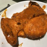デリー 銀座店 - チキンにかけられたソースもうまい