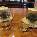 Juukei Hanten - 白牡丹茶(左)と特選龍井茶(右)