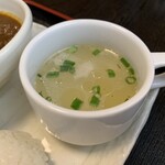 Kushiyaki Waraku - ランチメニューにつくスープ