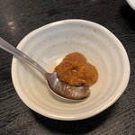 Kushiyaki Waraku - カシラ盛り（3本）につく自家製の辛味噌