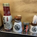 Kushiyaki Waraku - 卓上調味料等
