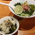 麺屋 六感堂 - 桜海老と生しらすのぶっかけ(冷麺)＋わかめとしらすの炊き込みご飯