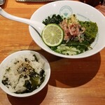 麺屋 六感堂 - 桜海老と生しらすのぶっかけ(冷麺)＋わかめとしらすの炊き込みご飯