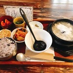 韓食堂 白飯家 - サムゲタン定食1,650円