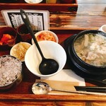 韓食堂 白飯家 - コムタン定食1,550円