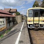 Kamedake Ekino Teutsu Soba Oogiya - 木次線亀嵩駅です。（2021年4月）
