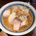 麺処 はら田 - はら田が作る二郎(小)８５０円＋ニラと生卵１００円