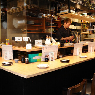 We're happy to be near the station ♪ It's Izakaya (Japanese-style bar) where you can feel free to stop by.