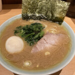 家系ラーメン 貫徹家 - ラーメン、味つけたまご