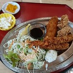 Shokuraku Koubou Genya - ミックスフライ定食(ごはん、味噌汁おかわり自由)