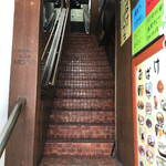 Moka - この階段の上が入り口