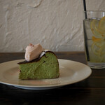 ココフル カフェ - 桜と抹茶のバスクチーズケーキ、自家製レモネード