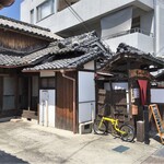 ちーふのお店 ローストビーフ - 帰りしなに空いていたお店の駐車場（1台分のみ）。