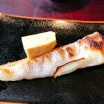 魚金寿司 すゞ木 - サーモンはらすと卵焼