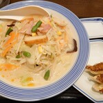 リンガーハット - 野菜たっぷりちゃんぽん＋餃子３個