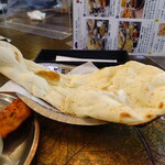 INDIAN RESTAURANT AHILYA - 大きなナン