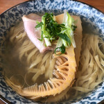 ラーメン イッケン - でっかい筍が旨い！貝、昆布、宗田節の出汁が効いてて塩味抑えめで甘い！麺が小麦を感じられてる旨い！
