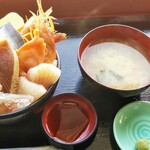 魚処 和 - 海鮮ちらし寿司1,000円