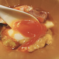 個室和食 肉割烹 吟次郎 品川駅前店 - 龍の卵の三色温玉 （トロ湯葉・車海老・生雲丹・牛の自家製ブレンド酒蒸し）
