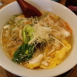 福龍門 - 海鮮刀削麺（980円）