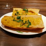 創作イタリアン Gemelli - ガーリックトースト　ペロリ