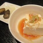 白龍 - チャーハンに付く冷奴とお新香